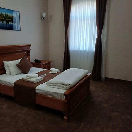 Maximum Hotel Navoi Bagian luar foto